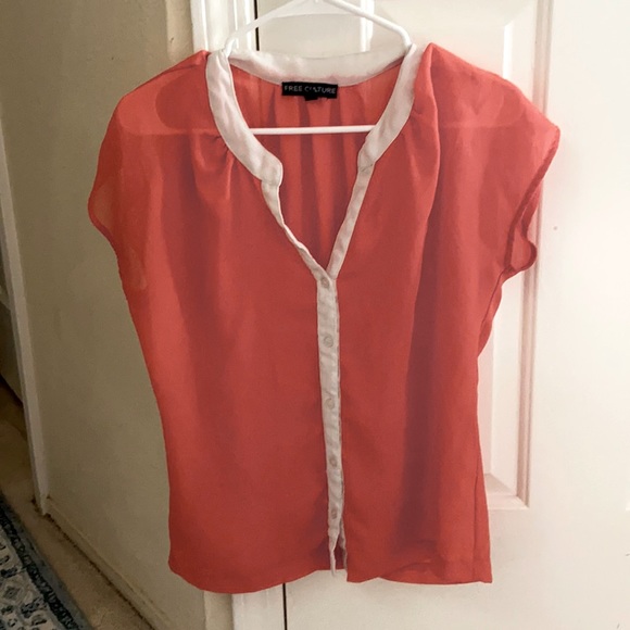 Cute business casual, v-neck, button down top - Picture 1 of 2